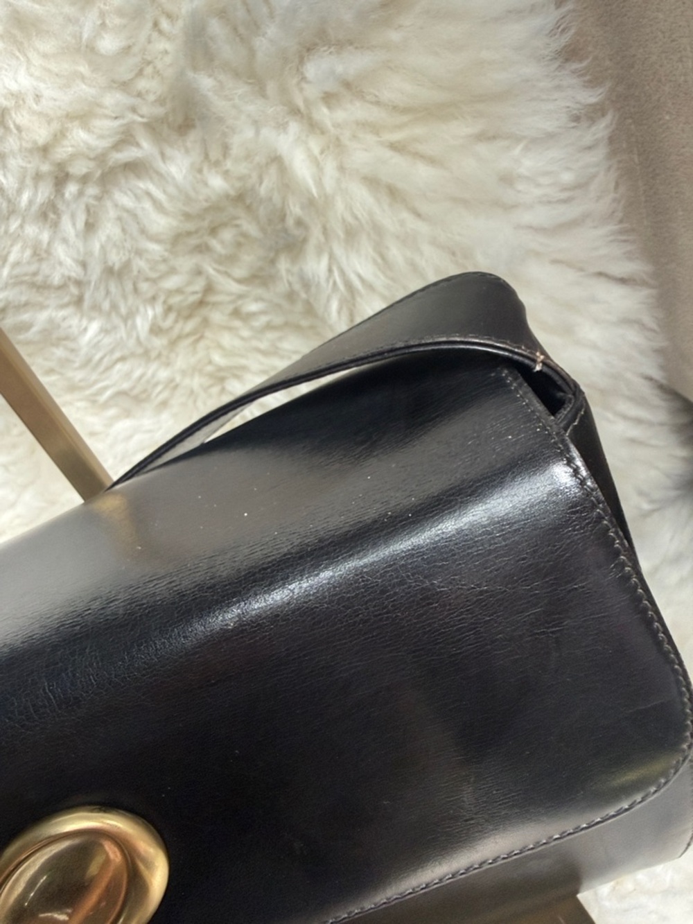 Gucci Black Vintage Leather Shoulder Bag with Gold Oval Accent - Picture 8 of 8